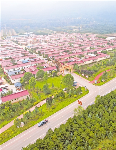     依托六盤(pán)山國(guó)家森林公園、老龍?zhí)毒皡^(qū)等生態(tài)資源，涇源縣大力發(fā)展農(nóng)家樂(lè)，帶動(dòng)村民增收致富。